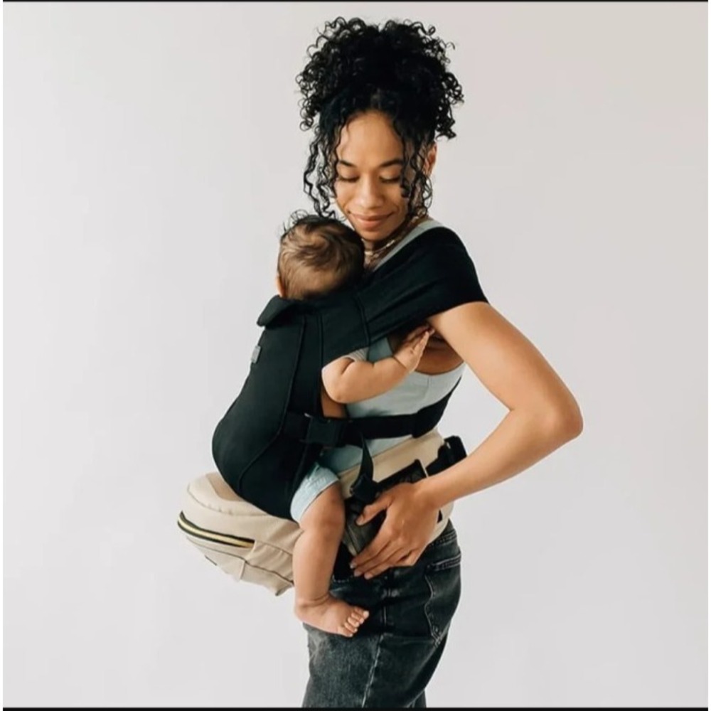 Tush Baby The Snug Attachment Hand-Free Carries in Black